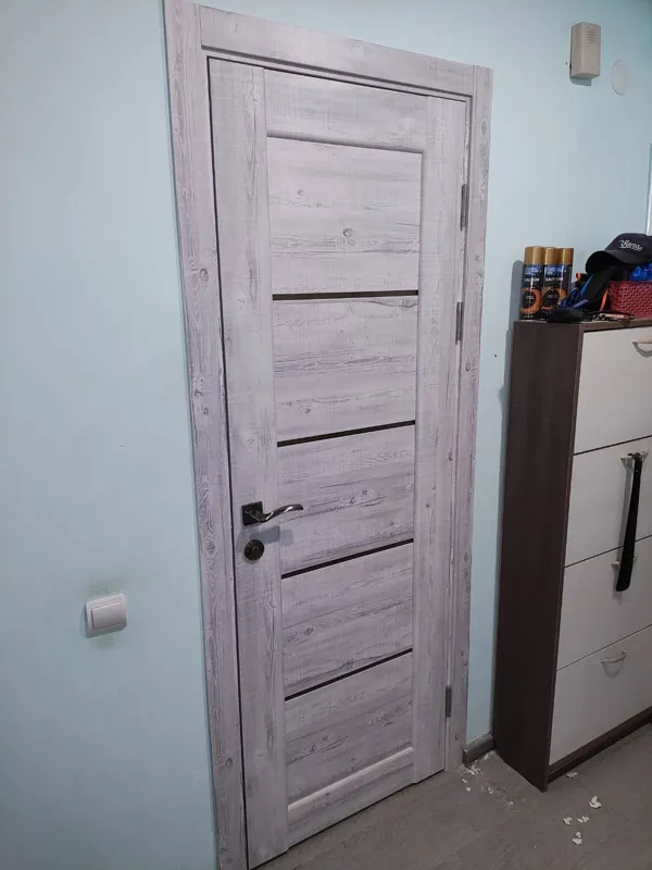 Дверь с древесной текстурой